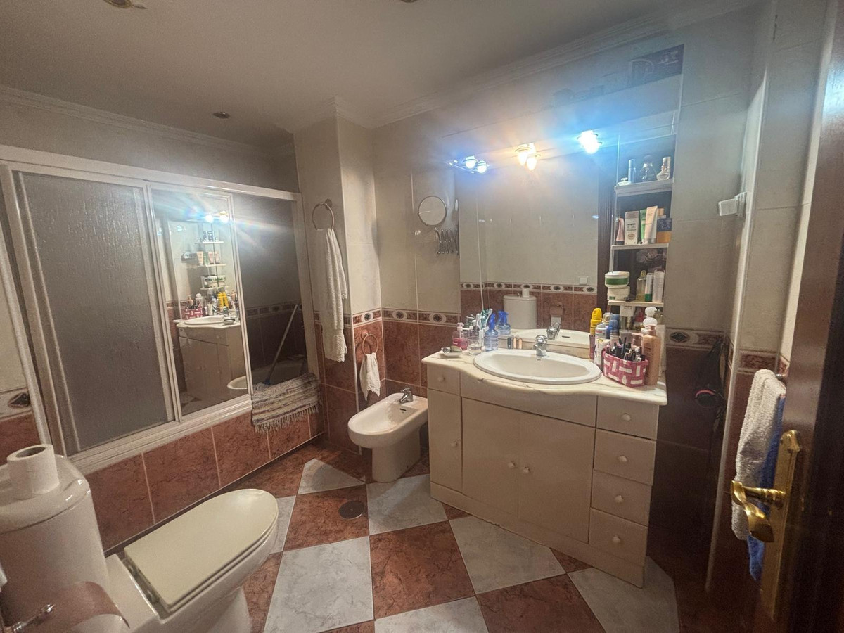 Se vende Apartamento Planta Media de 2 dormitorios en Costa Del Sol, Málaga, España
