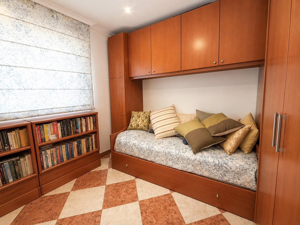 Se vende Apartamento Planta Media de 2 dormitorios en Costa Del Sol, Málaga, España