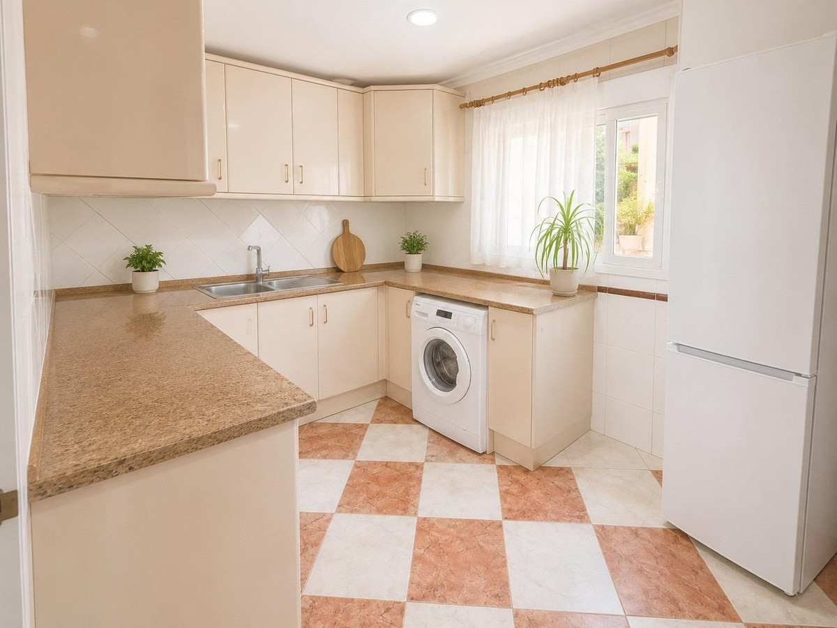 Se vende Apartamento Planta Media de 2 dormitorios en Costa Del Sol, Málaga, España