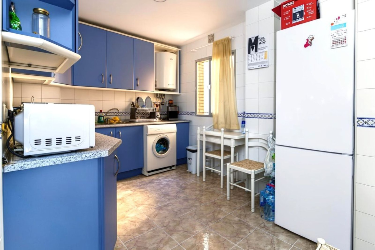4 Bed Apartment for sale in Estepona Costa Del Sol, Málaga, Spain