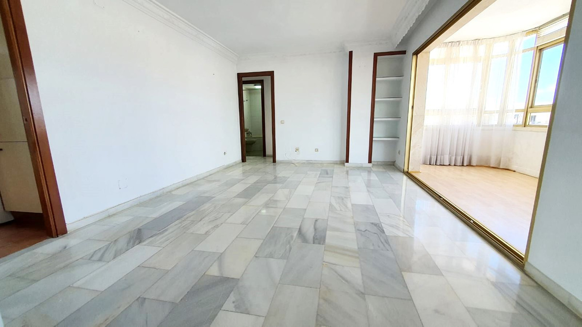 Se vende Apartamento Planta Media de 3 dormitorios en Costa Del Sol, Málaga, España