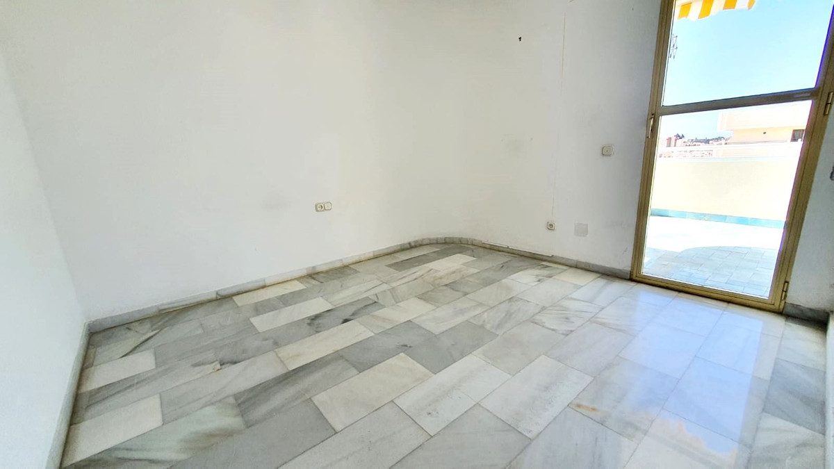 Se vende Apartamento Planta Media de 3 dormitorios en Costa Del Sol, Málaga, España