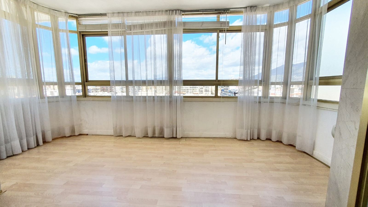 Se vende Apartamento Planta Media de 3 dormitorios en Costa Del Sol, Málaga, España
