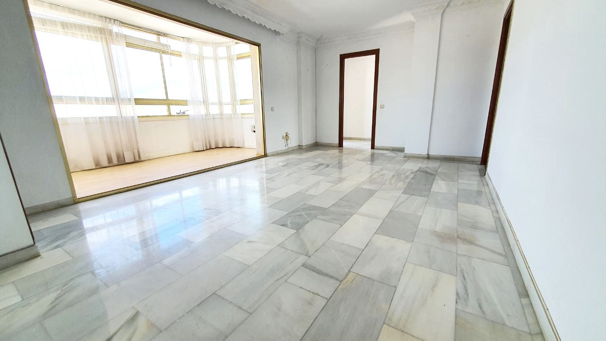 Se vende Apartamento Planta Media de 3 dormitorios en Costa Del Sol, Málaga, España