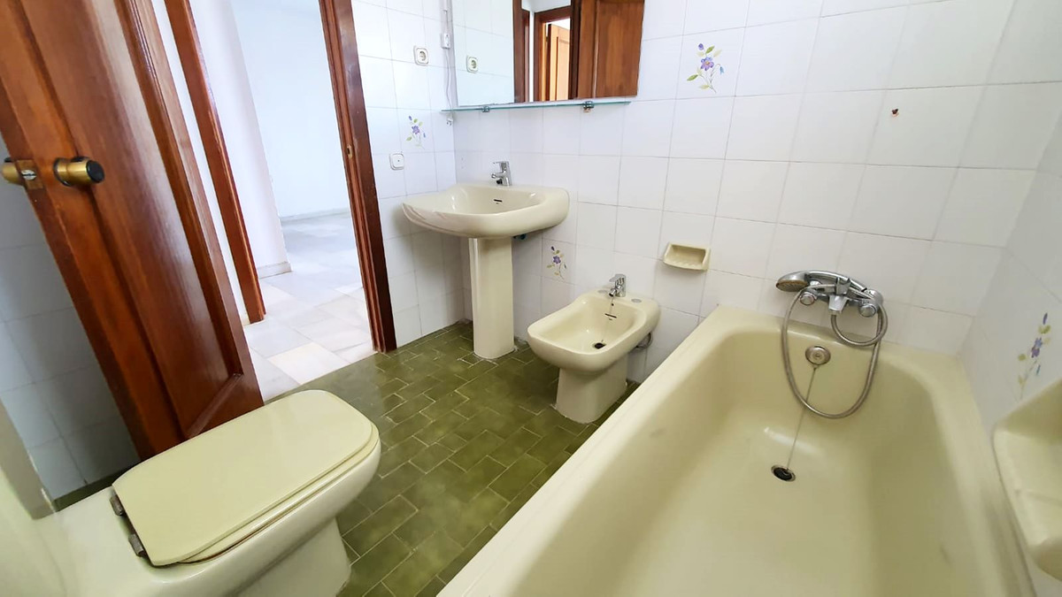 Se vende Apartamento Planta Media de 3 dormitorios en Costa Del Sol, Málaga, España