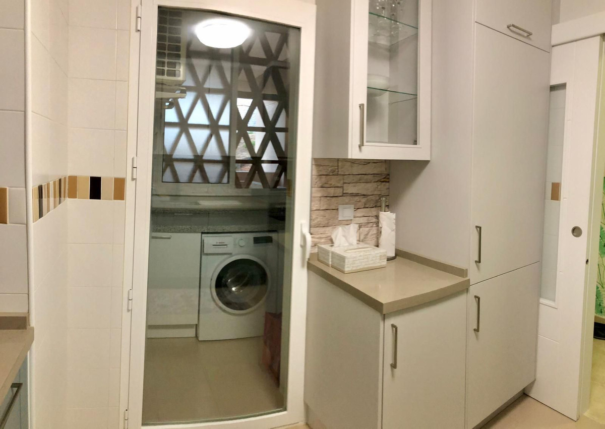 Se vende Apartamento Planta Media de 2 dormitorios en Costa Del Sol, Málaga, España