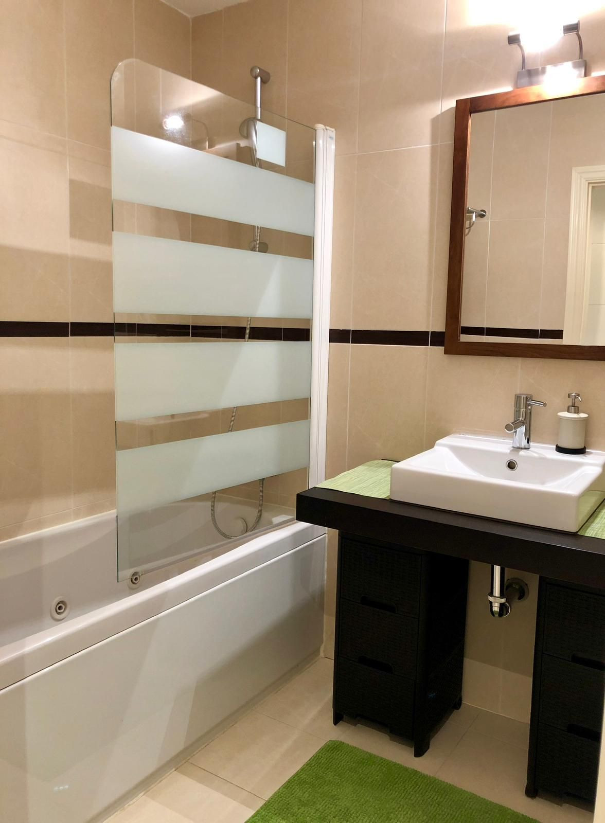 Se vende Apartamento Planta Media de 2 dormitorios en Costa Del Sol, Málaga, España