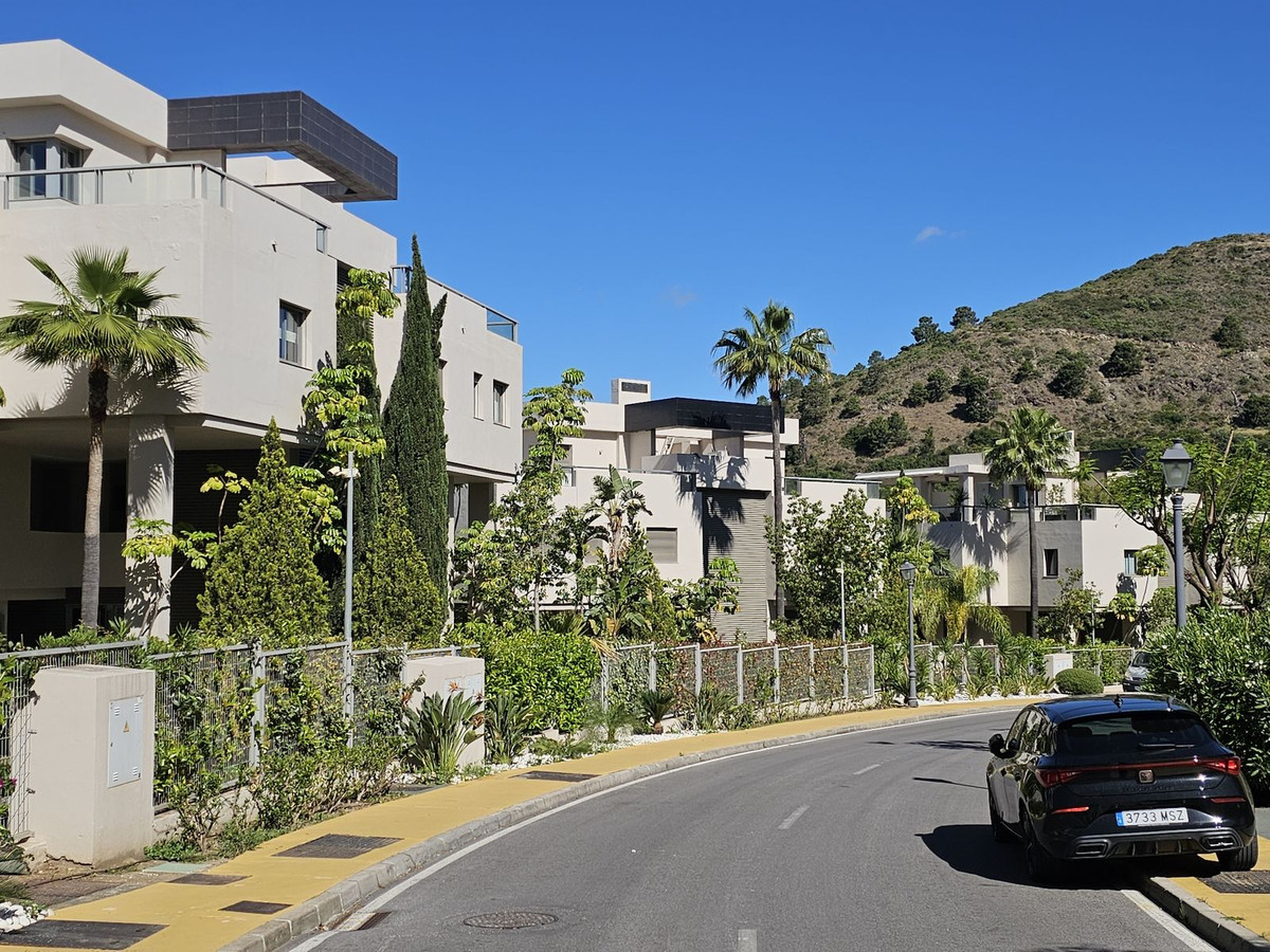 3 Bed Apartment for sale in Benahavís Costa Del Sol, Málaga, Spain