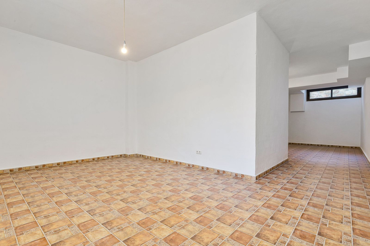 5 Bed Townhouse for sale in Casares Playa Costa Del Sol, Málaga, Spain
