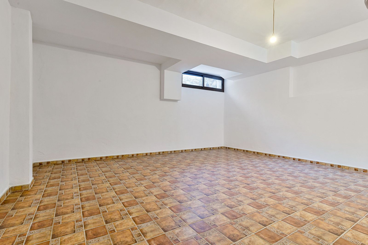 5 Bed Townhouse for sale in Casares Playa Costa Del Sol, Málaga, Spain