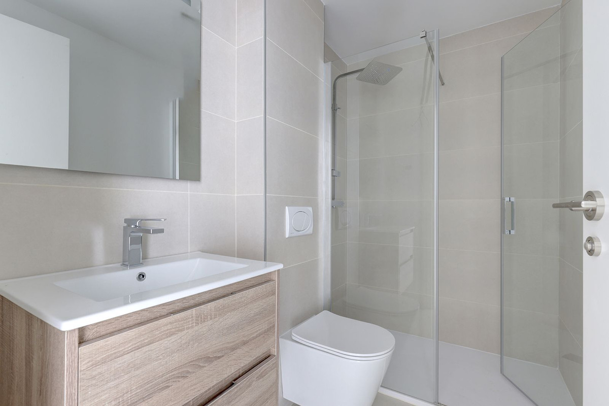 2 Bed Apartment for sale in Fuengirola Costa Del Sol, Málaga, Spain