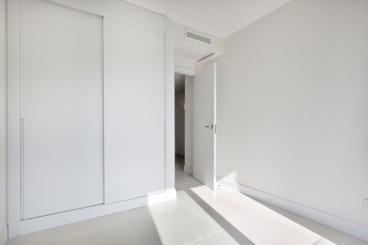 3 Bed Apartment for sale in Fuengirola Costa Del Sol, Málaga, Spain