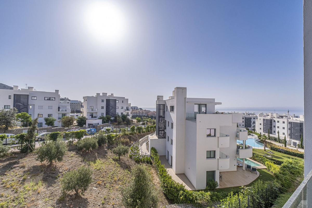 3 Bed Apartment for sale in Fuengirola Costa Del Sol, Málaga, Spain