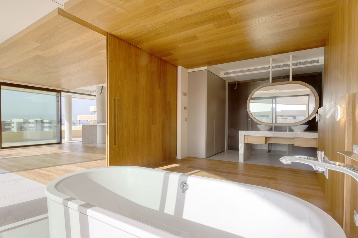 3 Bed Apartment for sale in Fuengirola Costa Del Sol, Málaga, Spain