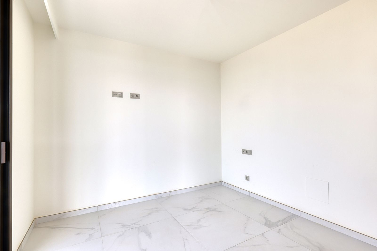 3 Bed Apartment for sale in Fuengirola Costa Del Sol, Málaga, Spain