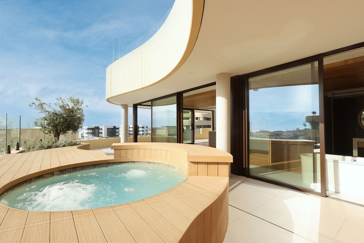 3 Bed Apartment for sale in Fuengirola Costa Del Sol, Málaga, Spain