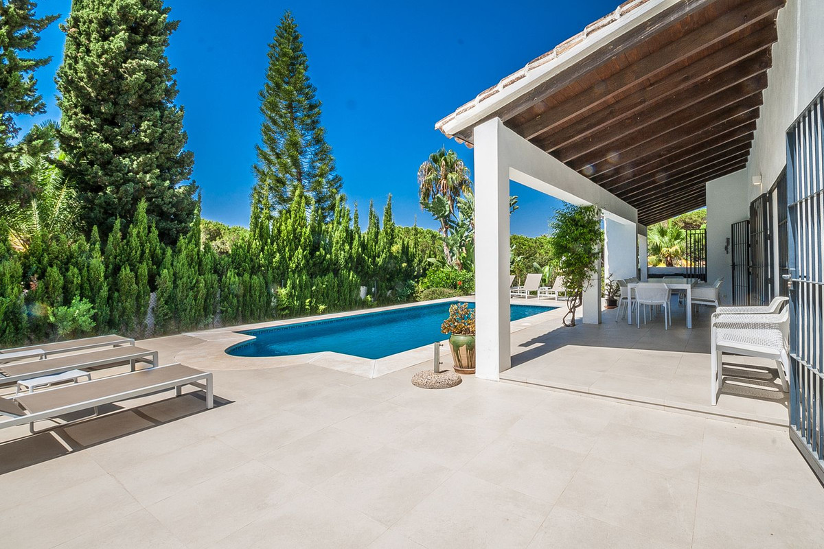 5 Bed Townhouse for sale in Elviria Costa Del Sol, Málaga, Spain