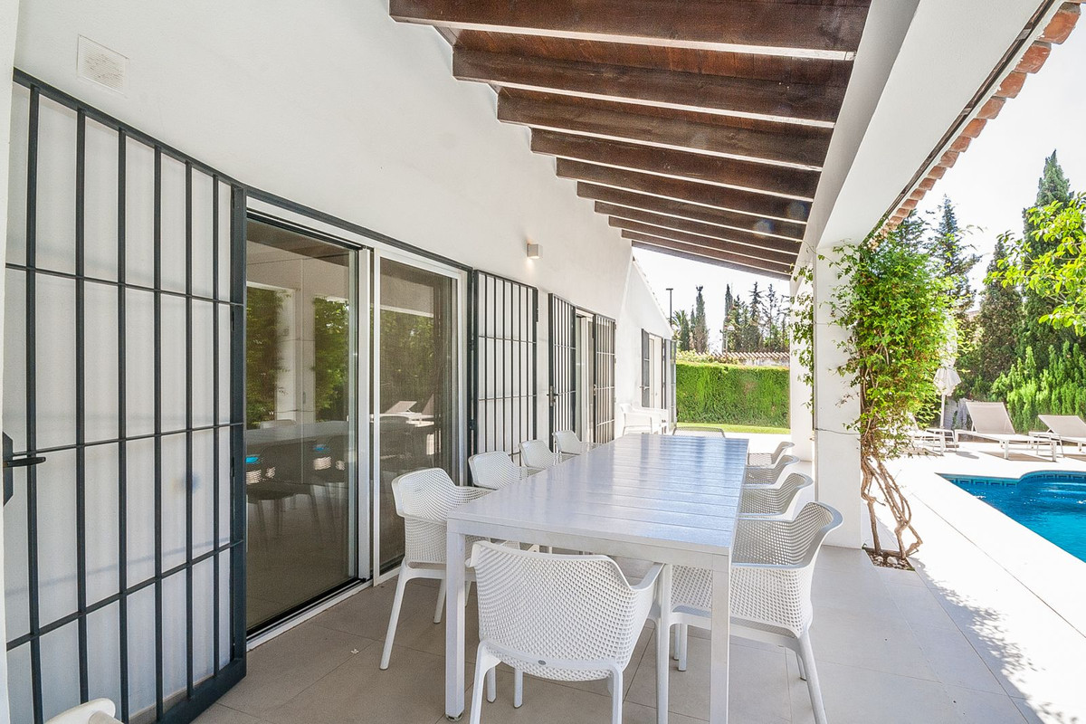 5 Bed Townhouse for sale in Elviria Costa Del Sol, Málaga, Spain