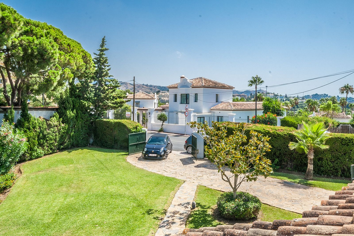 5 Bed Townhouse for sale in Elviria Costa Del Sol, Málaga, Spain