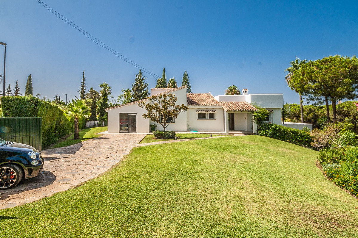 5 Bed Townhouse for sale in Elviria Costa Del Sol, Málaga, Spain