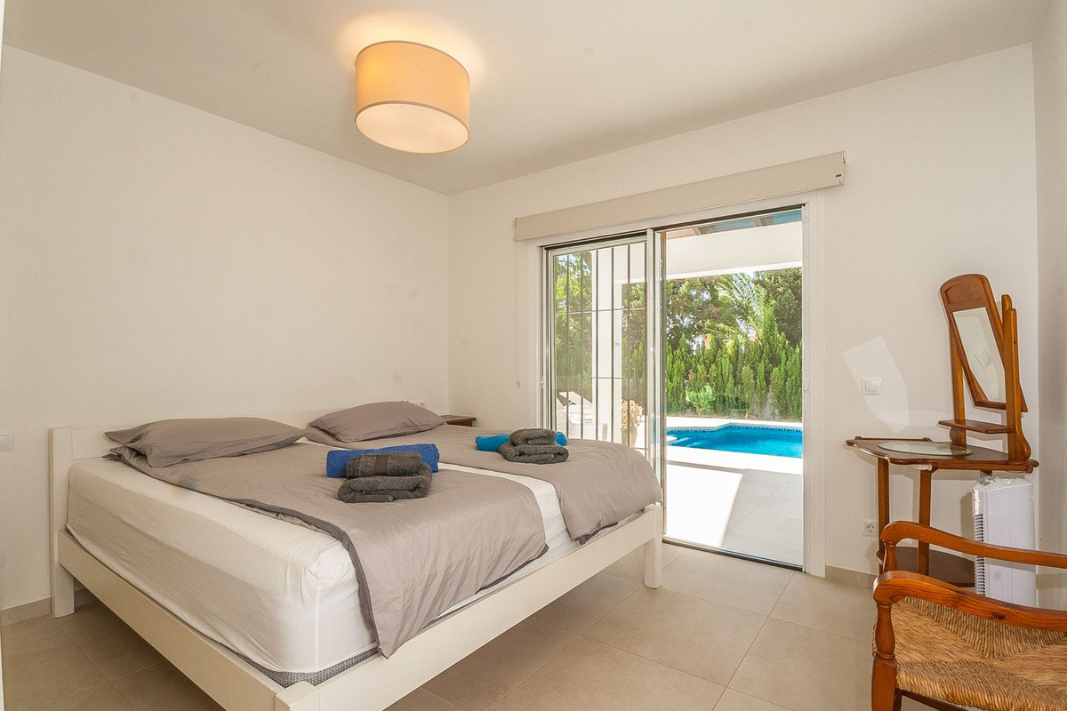 5 Bed Townhouse for sale in Elviria Costa Del Sol, Málaga, Spain