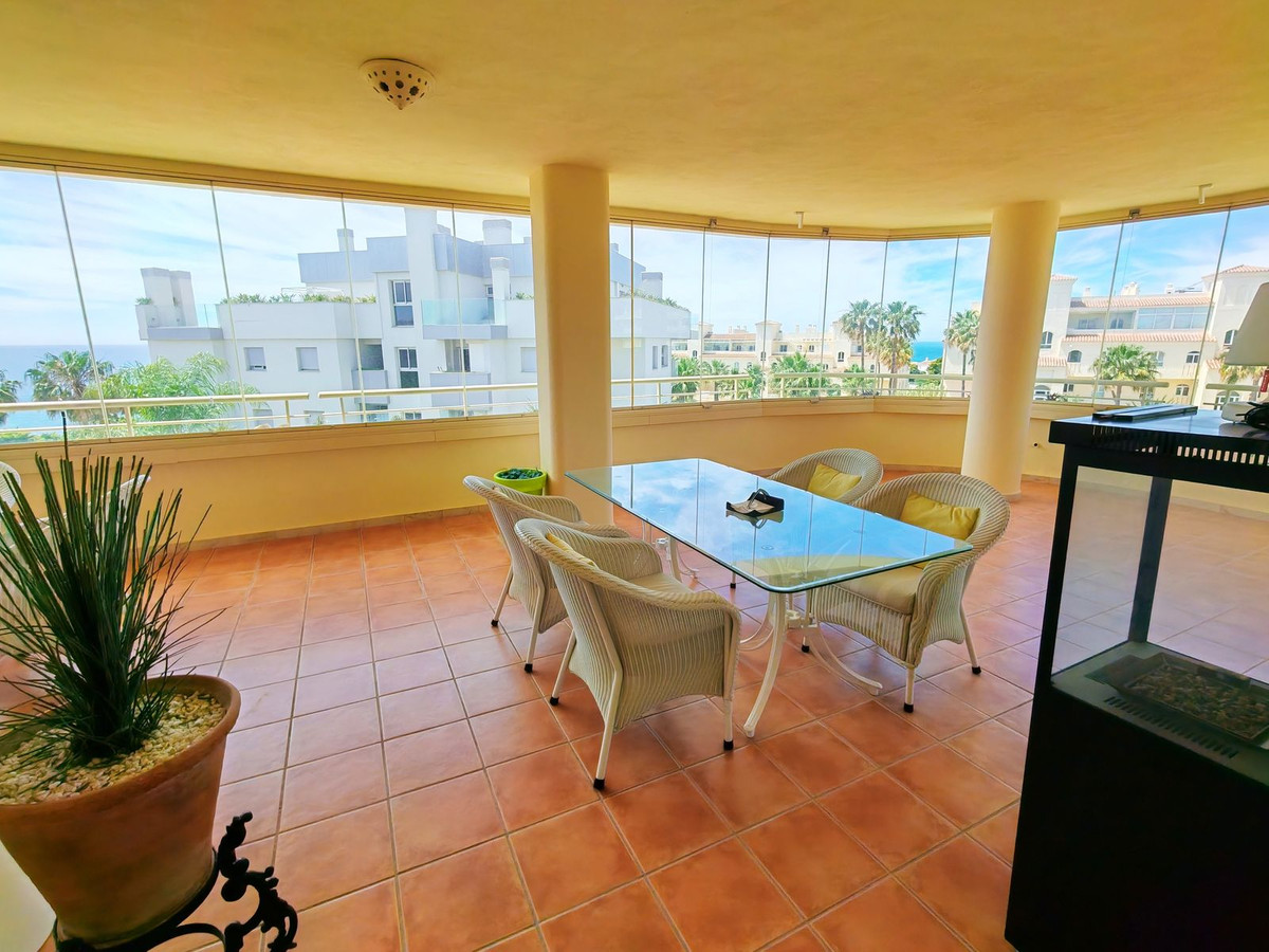 Se vende Apartamento Planta Media de 2 dormitorios en Costa Del Sol, Málaga, España