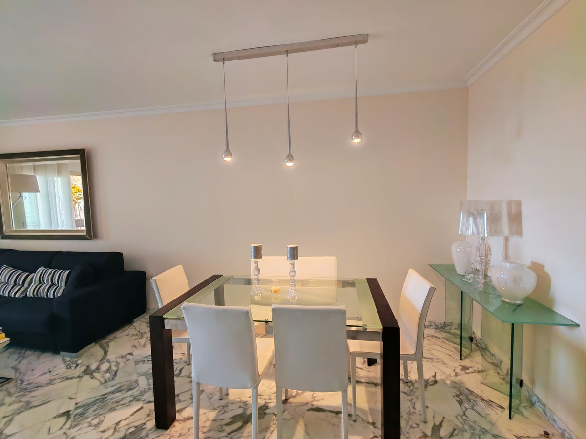 Se vende Apartamento Planta Media de 2 dormitorios en Costa Del Sol, Málaga, España