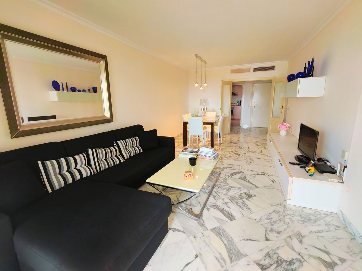 Se vende Apartamento Planta Media de 2 dormitorios en Costa Del Sol, Málaga, España