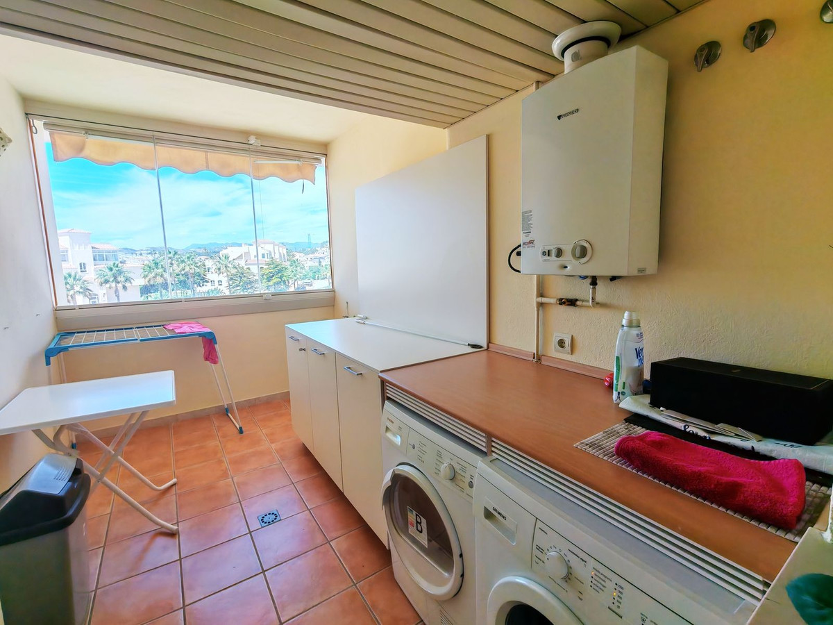 Se vende Apartamento Planta Media de 2 dormitorios en Costa Del Sol, Málaga, España