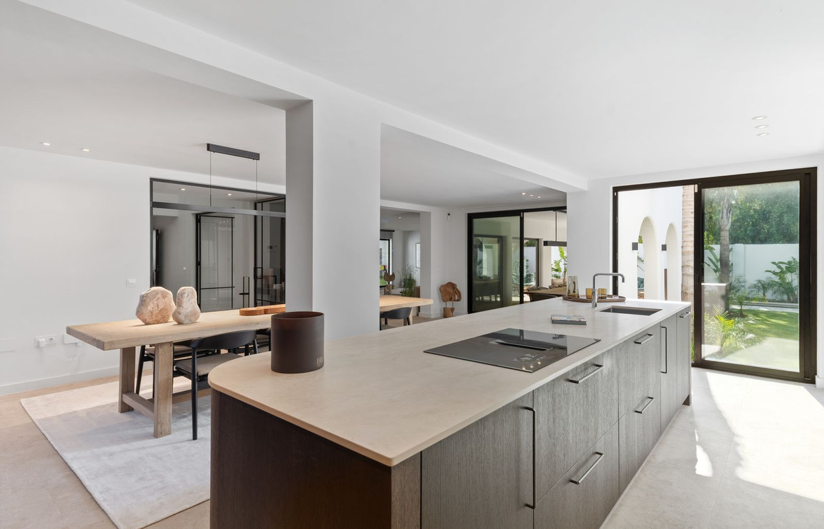 Se vende Villa - Chalet de 5 dormitorios en Costa Del Sol, Málaga, España