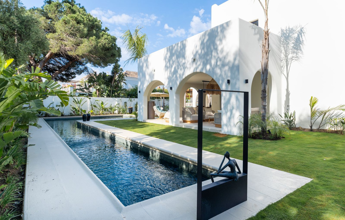 Se vende Villa - Chalet de 5 dormitorios en Costa Del Sol, Málaga, España