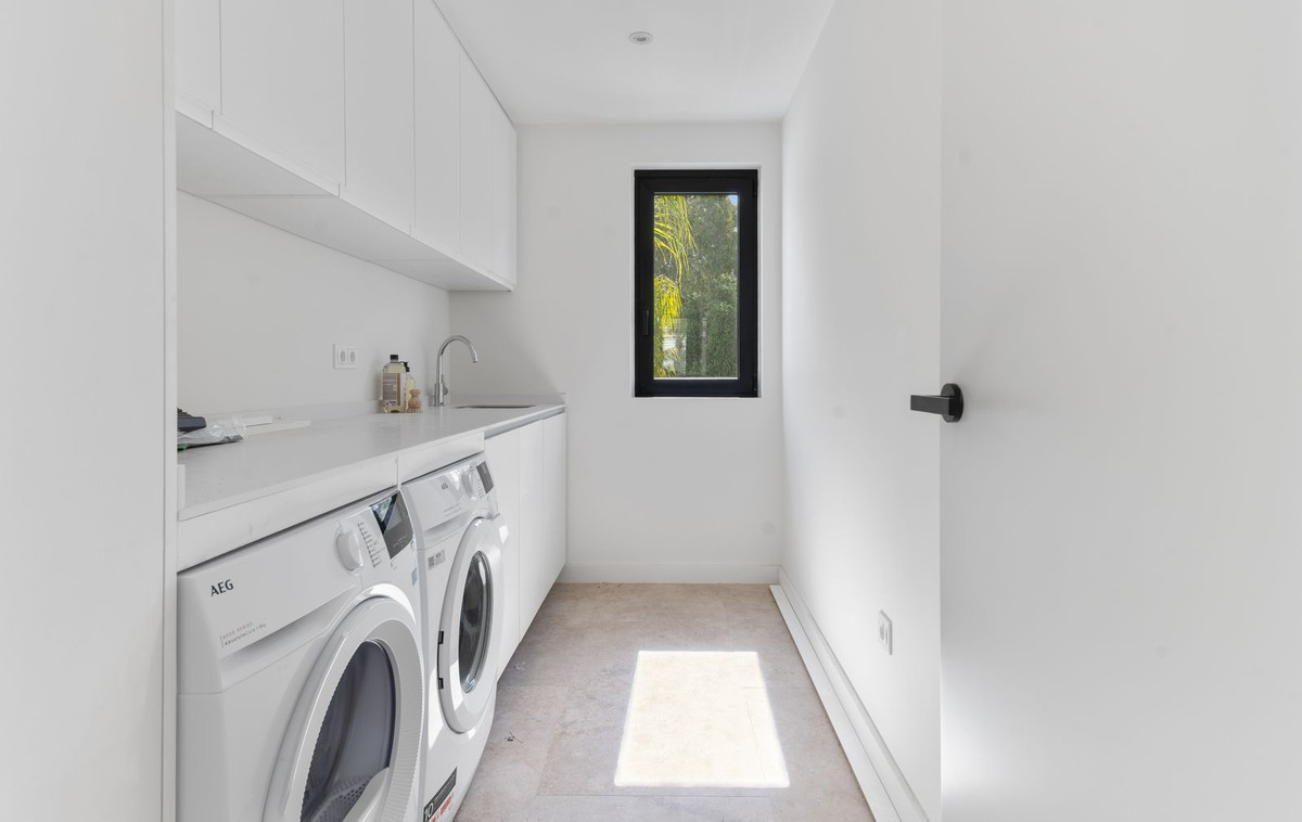 Se vende Villa - Chalet de 5 dormitorios en Costa Del Sol, Málaga, España