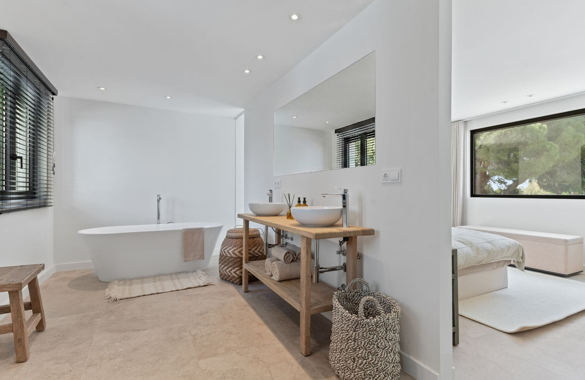 Se vende Villa - Chalet de 5 dormitorios en Costa Del Sol, Málaga, España