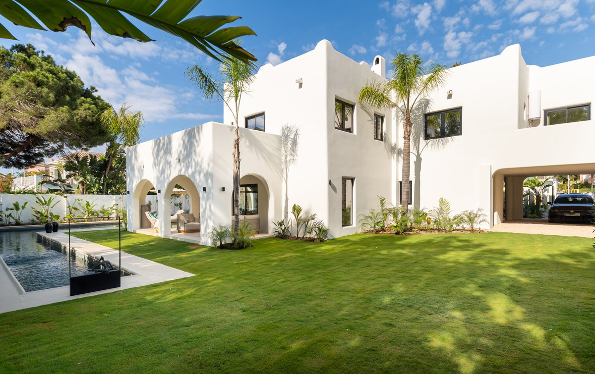 Se vende Villa - Chalet de 5 dormitorios en Costa Del Sol, Málaga, España