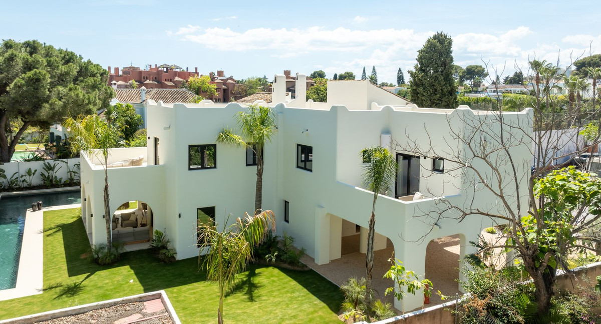 Se vende Villa - Chalet de 5 dormitorios en Costa Del Sol, Málaga, España