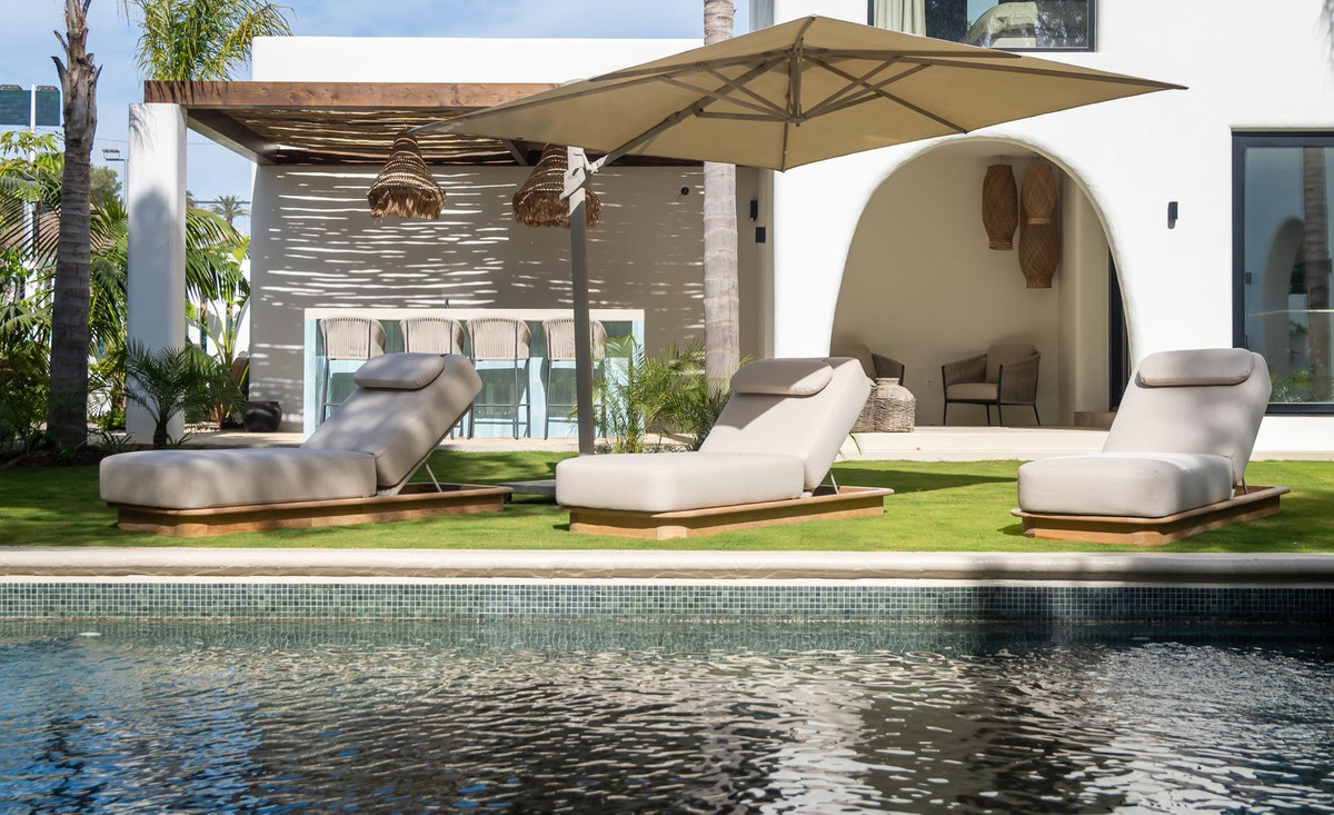 Se vende Villa - Chalet de 5 dormitorios en Costa Del Sol, Málaga, España