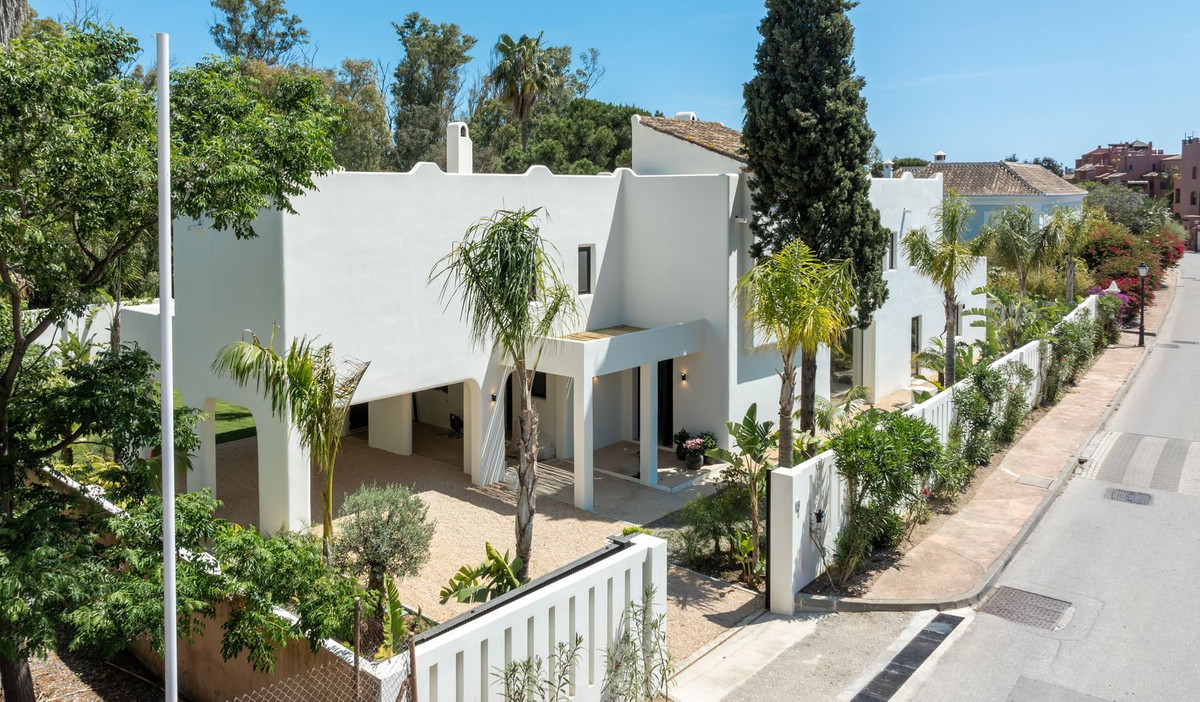 Se vende Villa - Chalet de 5 dormitorios en Costa Del Sol, Málaga, España