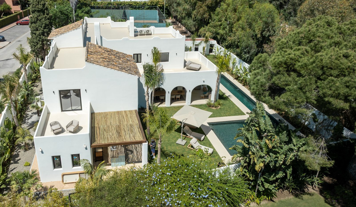 Se vende Villa - Chalet de 5 dormitorios en Costa Del Sol, Málaga, España