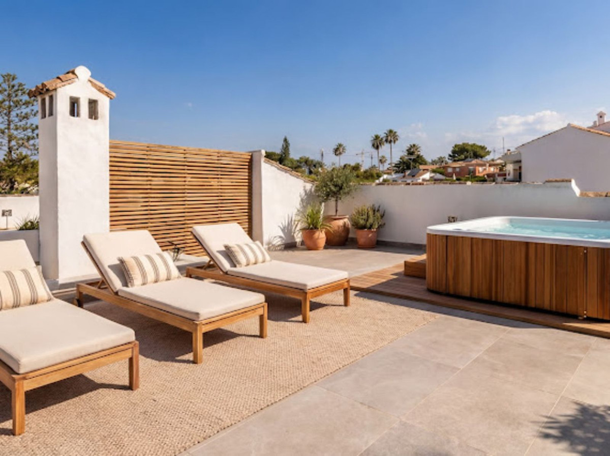 3 Bed Apartment for sale in Estepona Costa Del Sol, Málaga, Spain