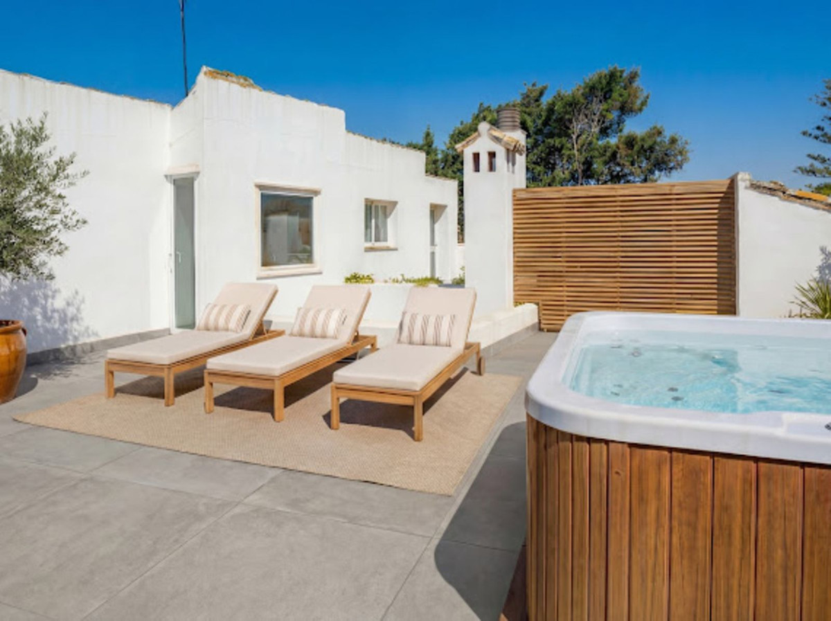 3 Bed Apartment for sale in Estepona Costa Del Sol, Málaga, Spain