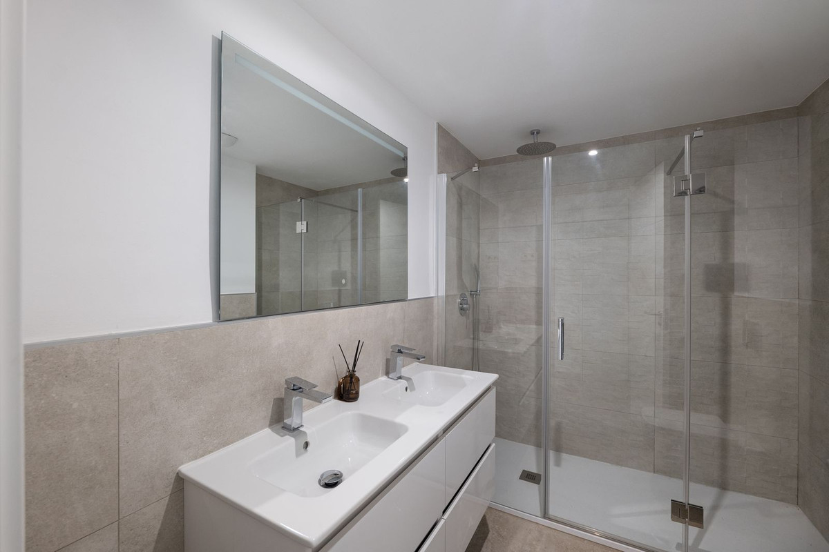 3 Bed Apartment for sale in Estepona Costa Del Sol, Málaga, Spain