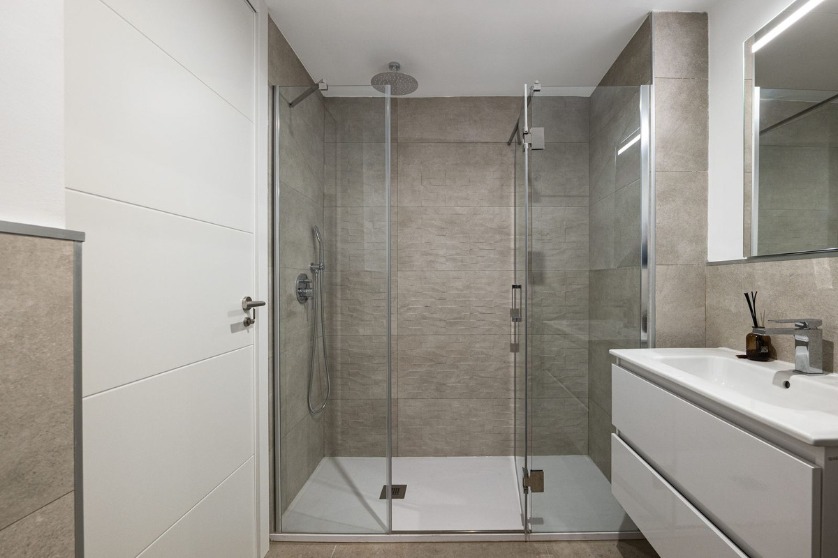 3 Bed Apartment for sale in Estepona Costa Del Sol, Málaga, Spain