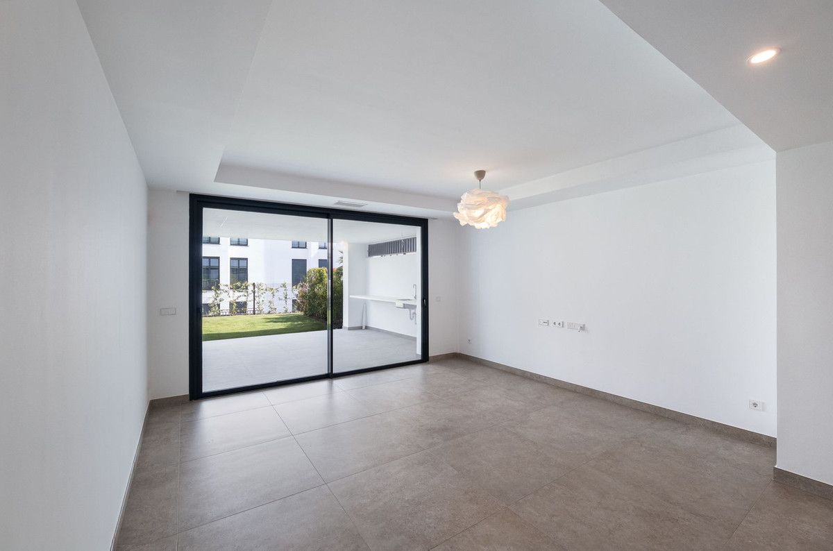 3 Bed Apartment for sale in Estepona Costa Del Sol, Málaga, Spain