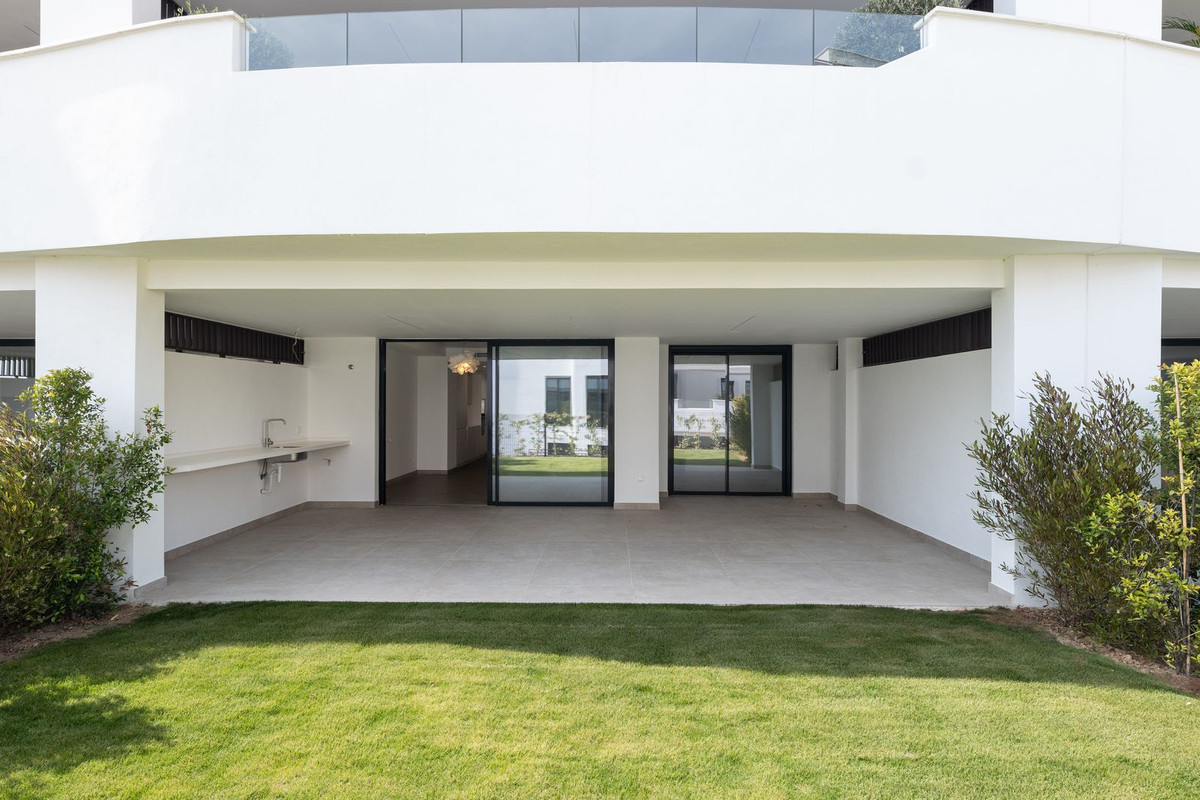 3 Bed Apartment for sale in Estepona Costa Del Sol, Málaga, Spain