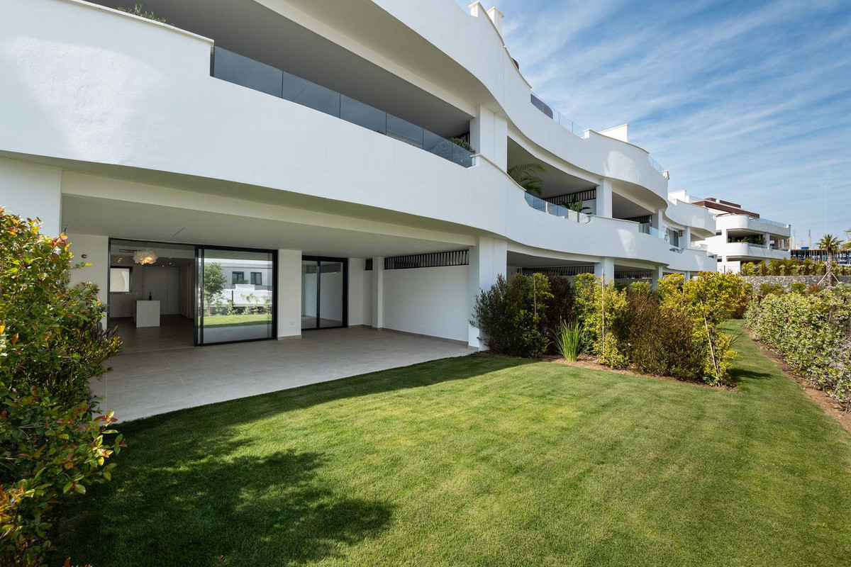 3 Bed Apartment for sale in Estepona Costa Del Sol, Málaga, Spain