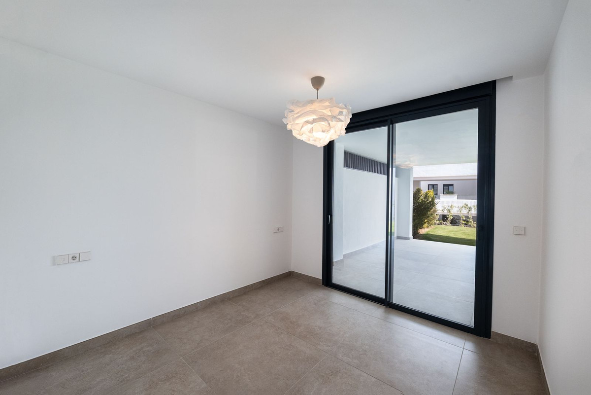3 Bed Apartment for sale in Estepona Costa Del Sol, Málaga, Spain