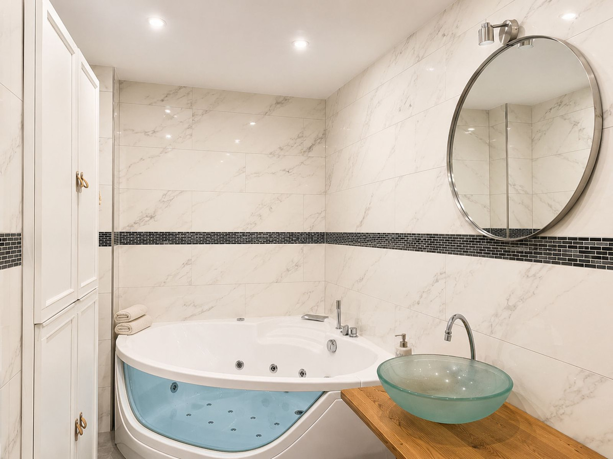5 Bed Townhouse for sale in Selwo Costa Del Sol, Málaga, Spain