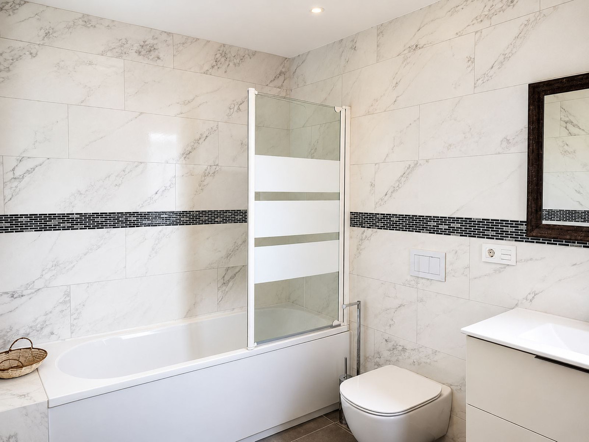 5 Bed Townhouse for sale in Selwo Costa Del Sol, Málaga, Spain
