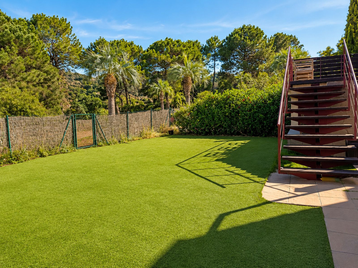 5 Bed Townhouse for sale in Selwo Costa Del Sol, Málaga, Spain