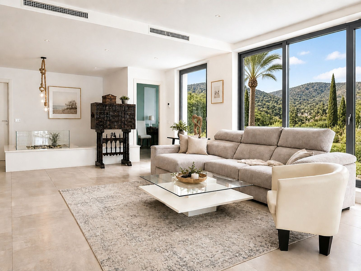 5 Bed Townhouse for sale in Selwo Costa Del Sol, Málaga, Spain